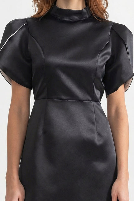 Béatrice - Mini Dress with Back Cutout and Bow