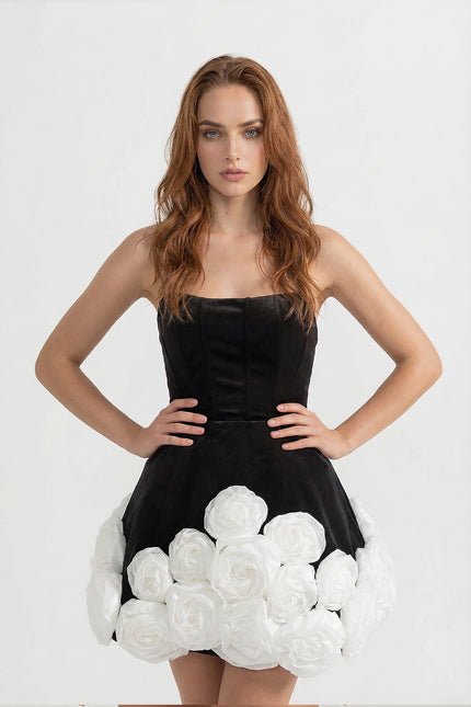 Chloé - Elegant Mini Dress with Rose Appliqué