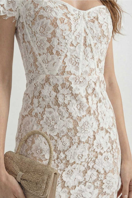 Théa - Delicate Lace Dress with Short Sleeves and Waist Belt